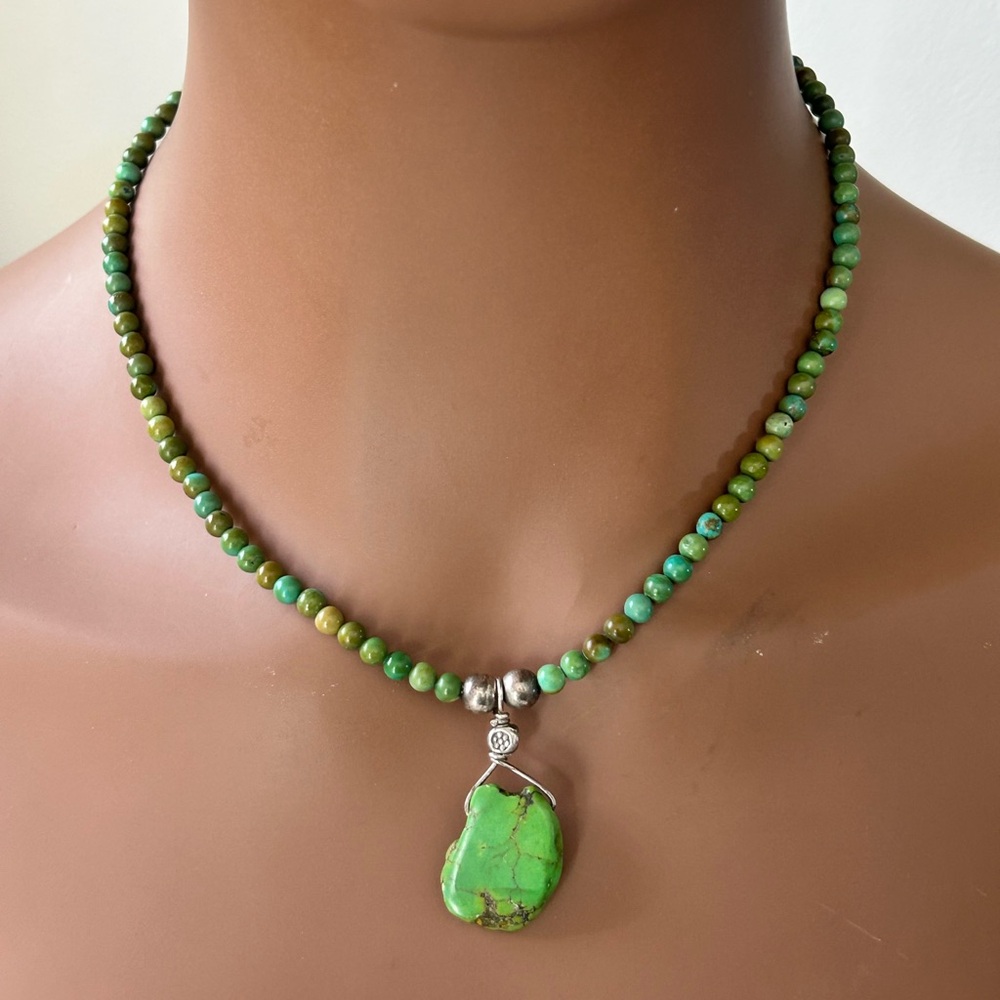 Green Beaded Necklace with Silver Accents - Picture 4 of 5